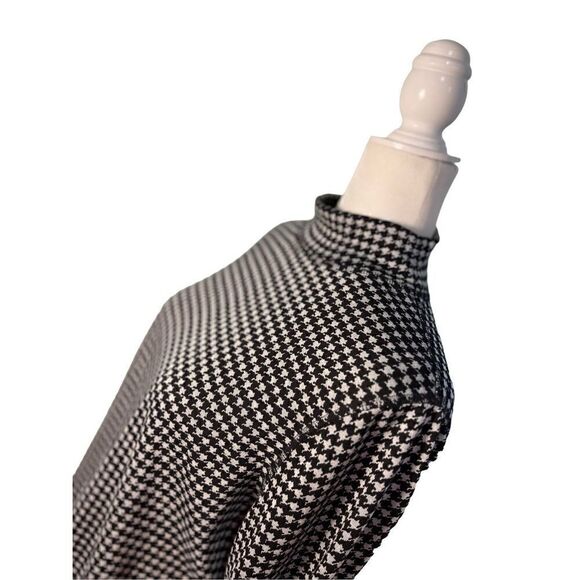 Chico’s herringbone patterned top - Picture 2 of 7